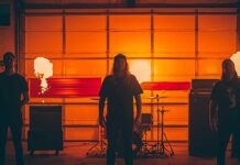 Exclusive Premiere: Alternative Rock Trio THE BRONZE AGE Unveils New Single and Music Video “Let It Burn”